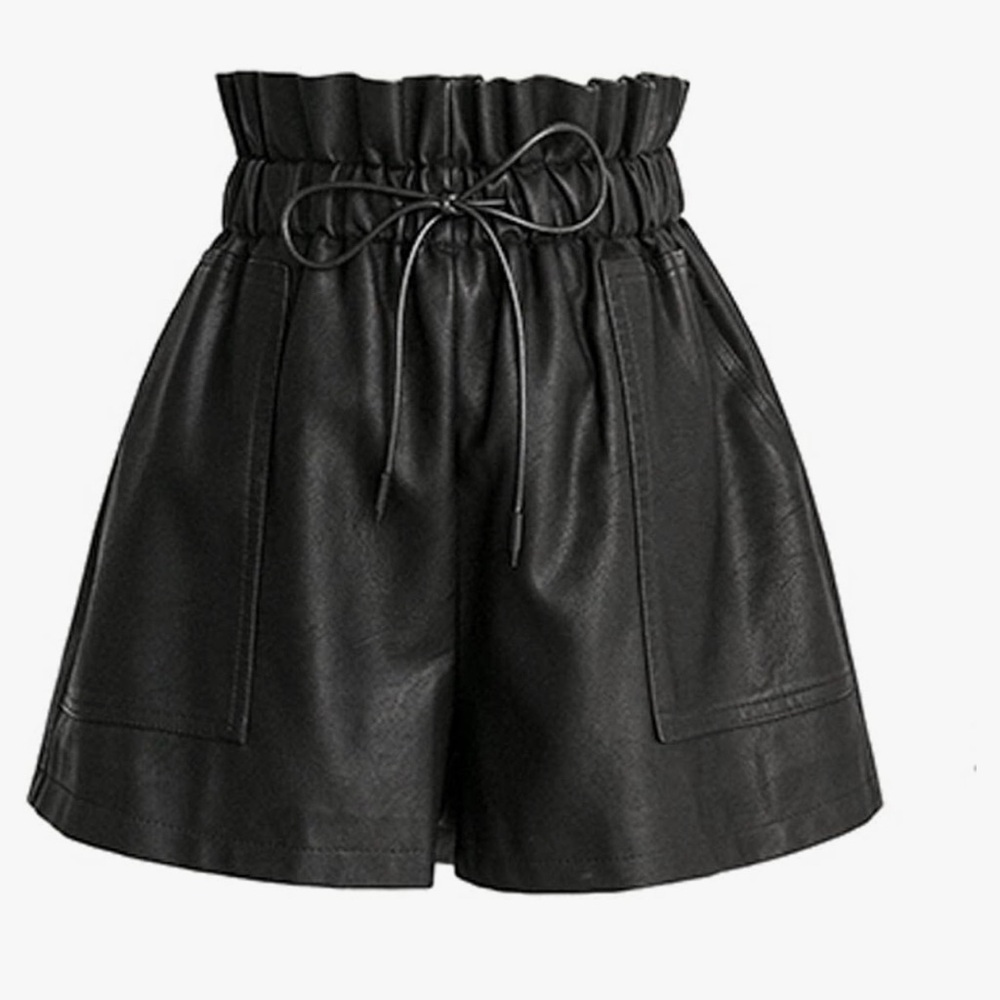 Wear tights with these this fall!! Black faux leather shorts. Drawstring 2x.